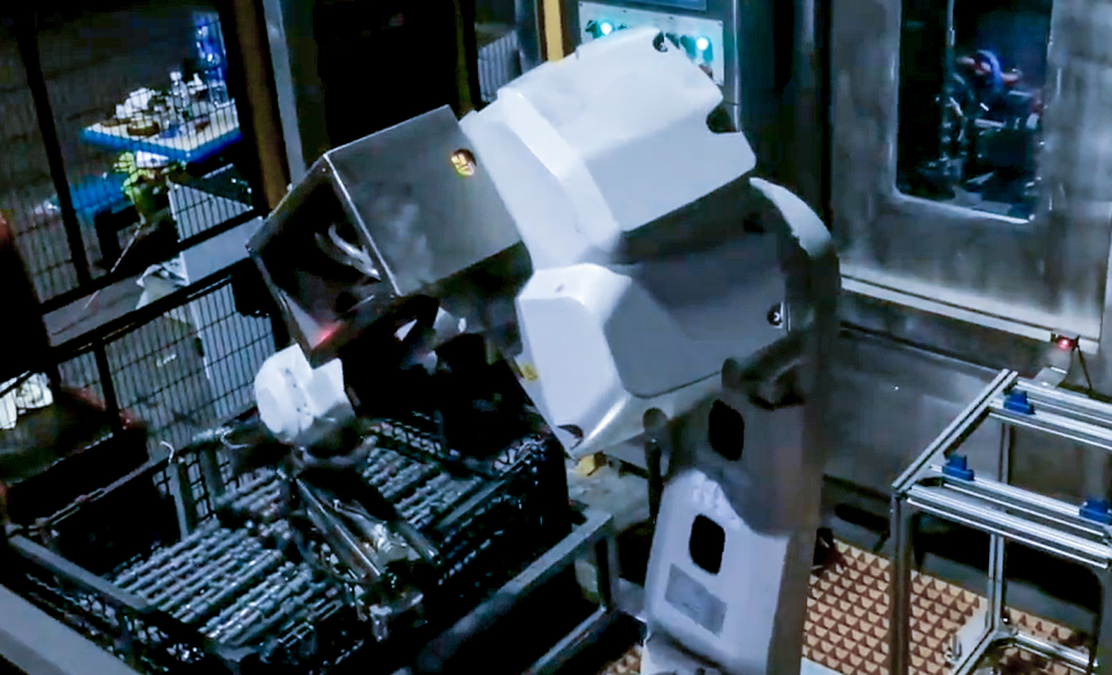 AI视觉引导发动机凸轮轴深筐上下料 | 某大型汽车零部件厂