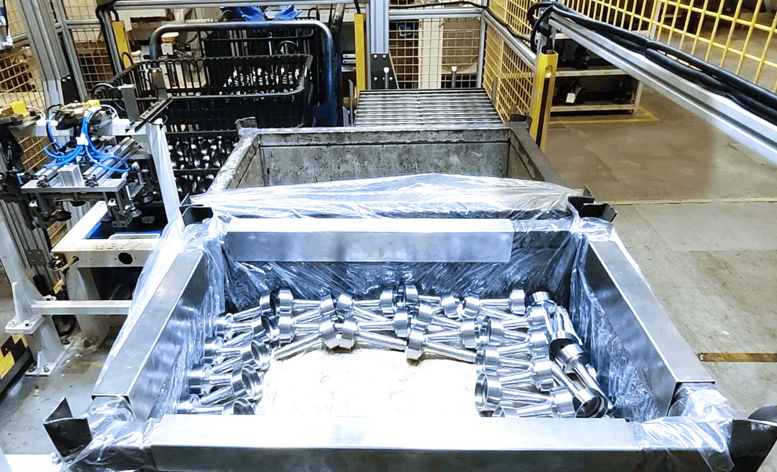 AI视觉引导花键轴上料、码筐 | 某大型汽车零部件厂