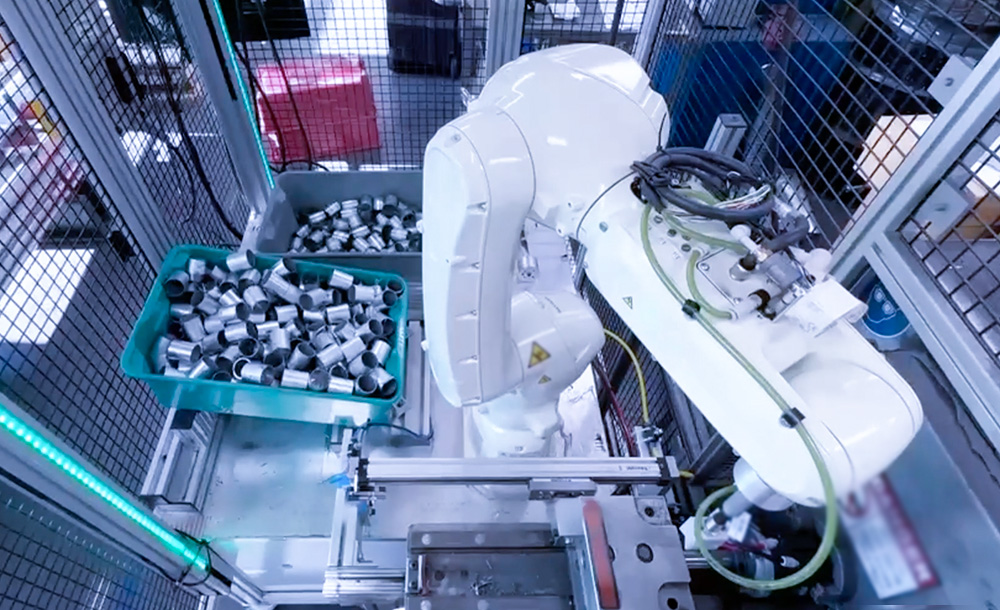 海量种类反光工件泛化精准操作，梅卡曼德具身智能“眼+脑”助力全场景智能制造