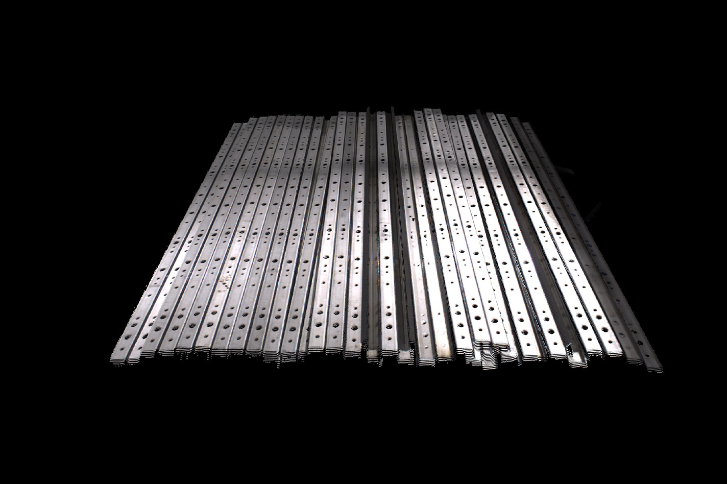 细长反光钣金件