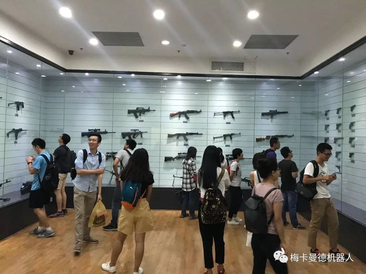 真枪实弹！这家公司的妹子玩儿枪比冷锋还6！