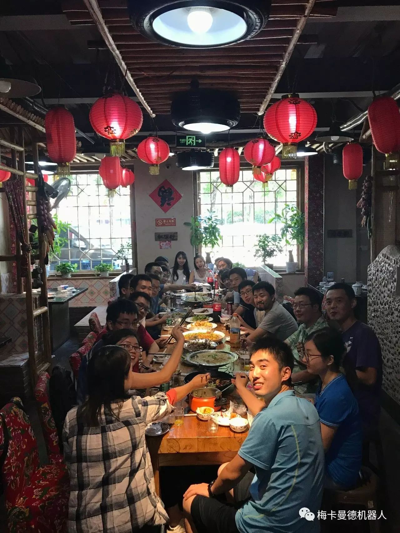 真枪实弹！这家公司的妹子玩儿枪比冷锋还6！