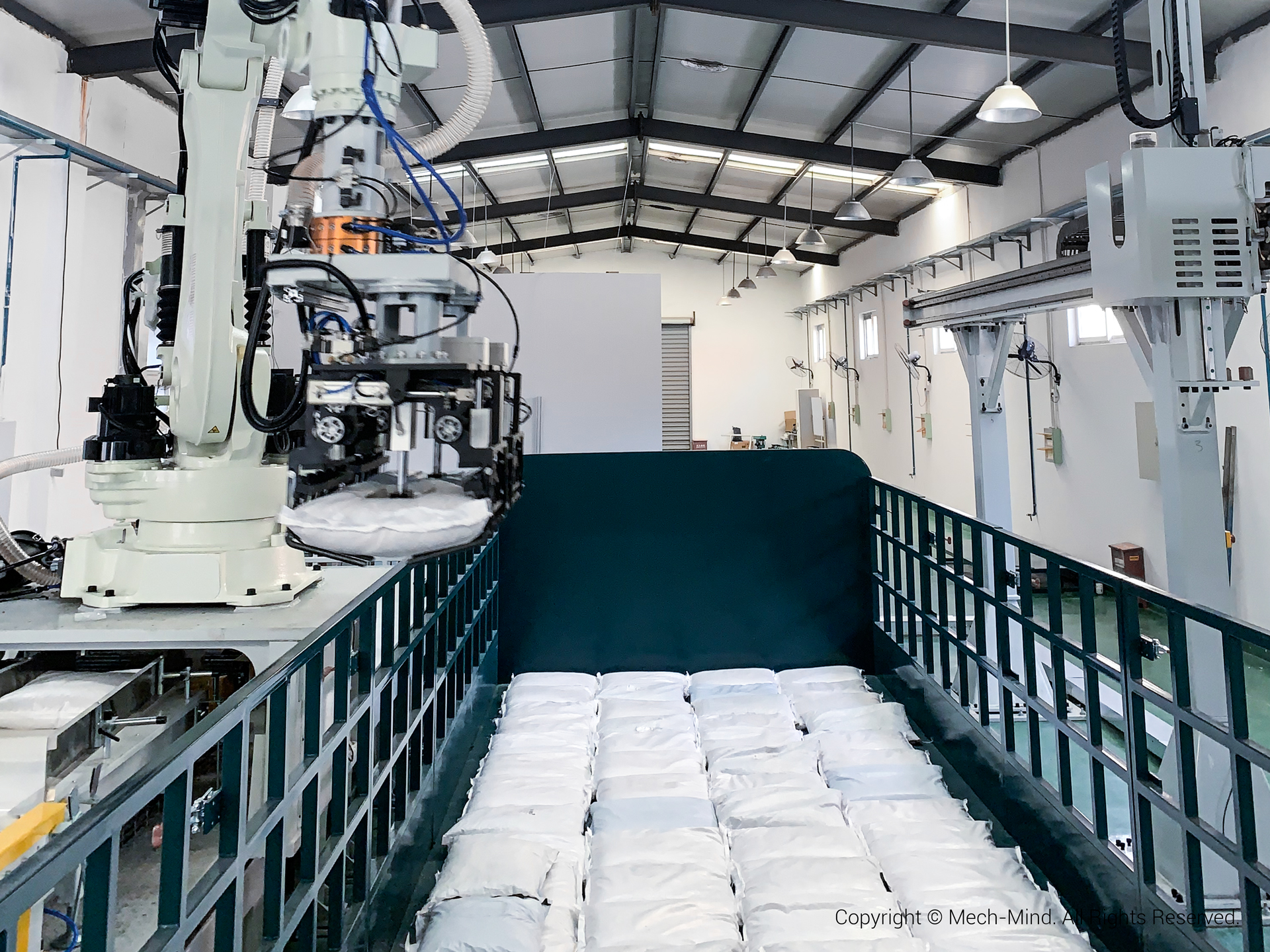 梅卡曼德合作伙伴推出全自动机器人装卸车解决方案