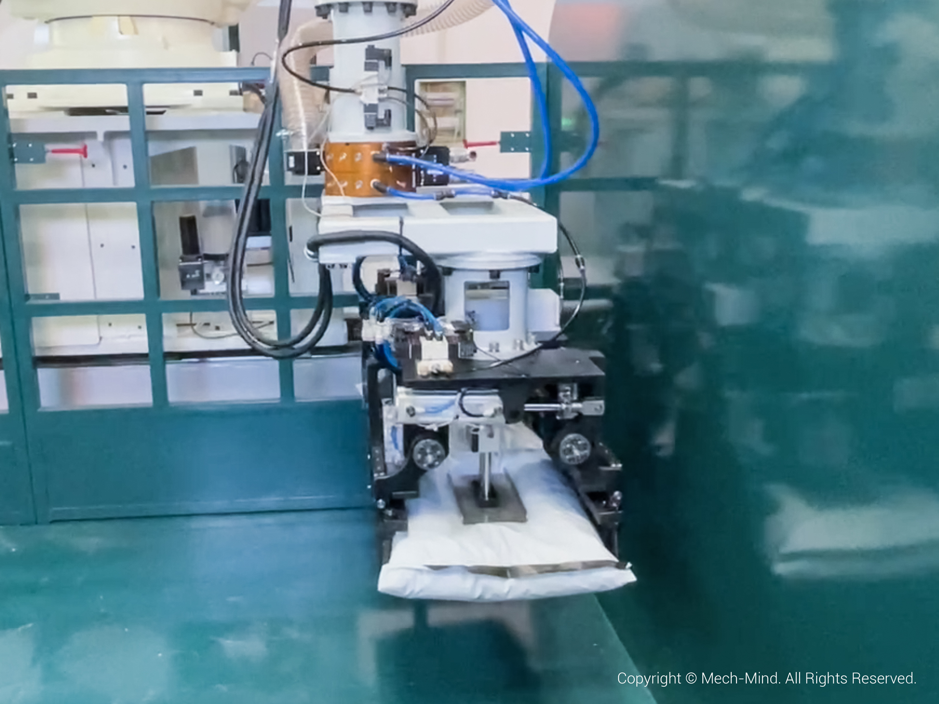 梅卡曼德合作伙伴推出全自动机器人装卸车解决方案